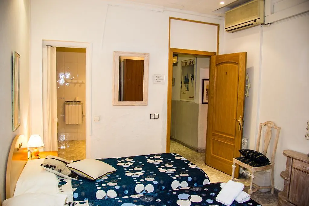 ゲストハウス Hostal Aribau バルセロナ