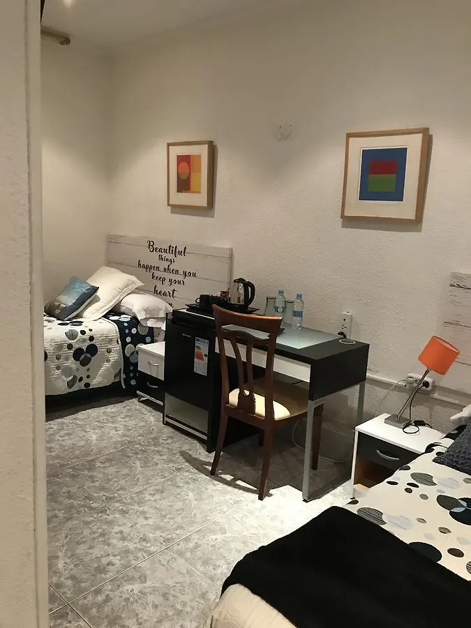 Hostal Aribau バルセロナ ゲストハウス